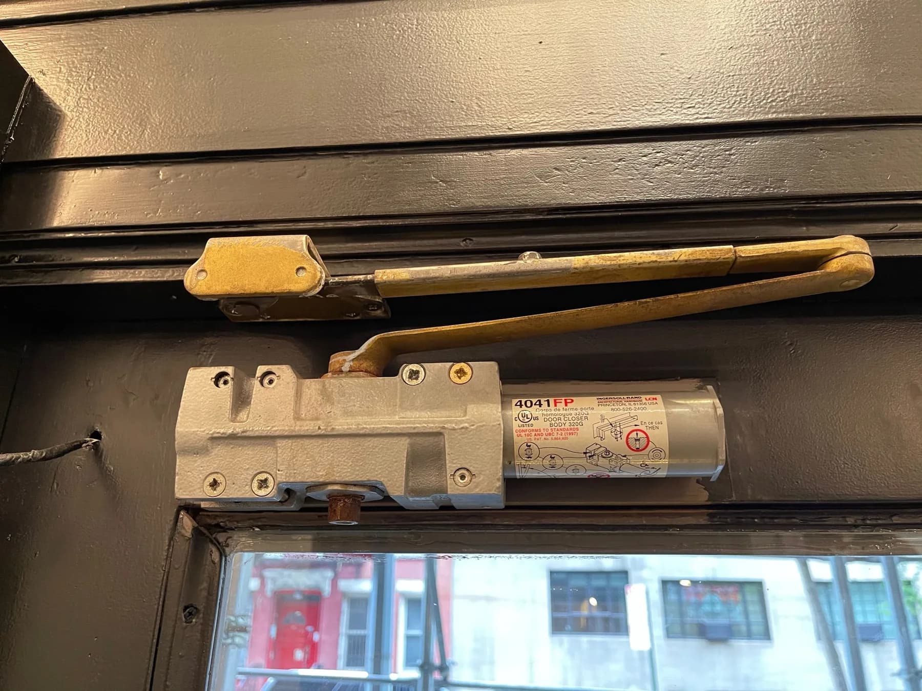 Overhead hydraulic door closer installed on a commercial door