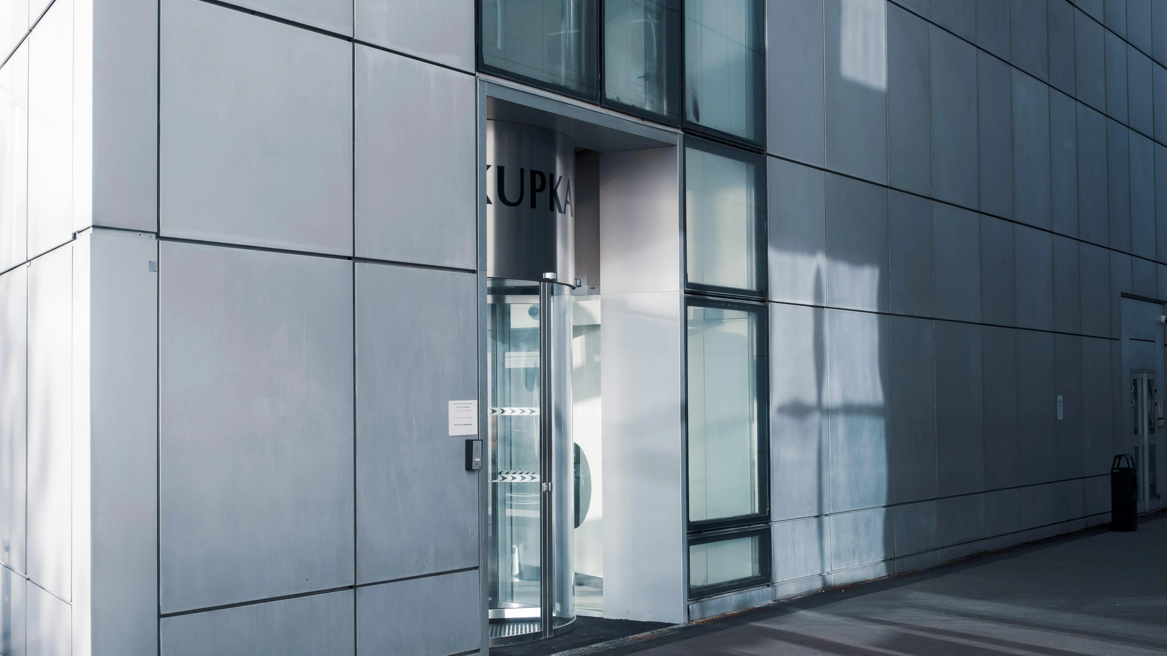 Commercial locksmith and door hardware services for business entrances