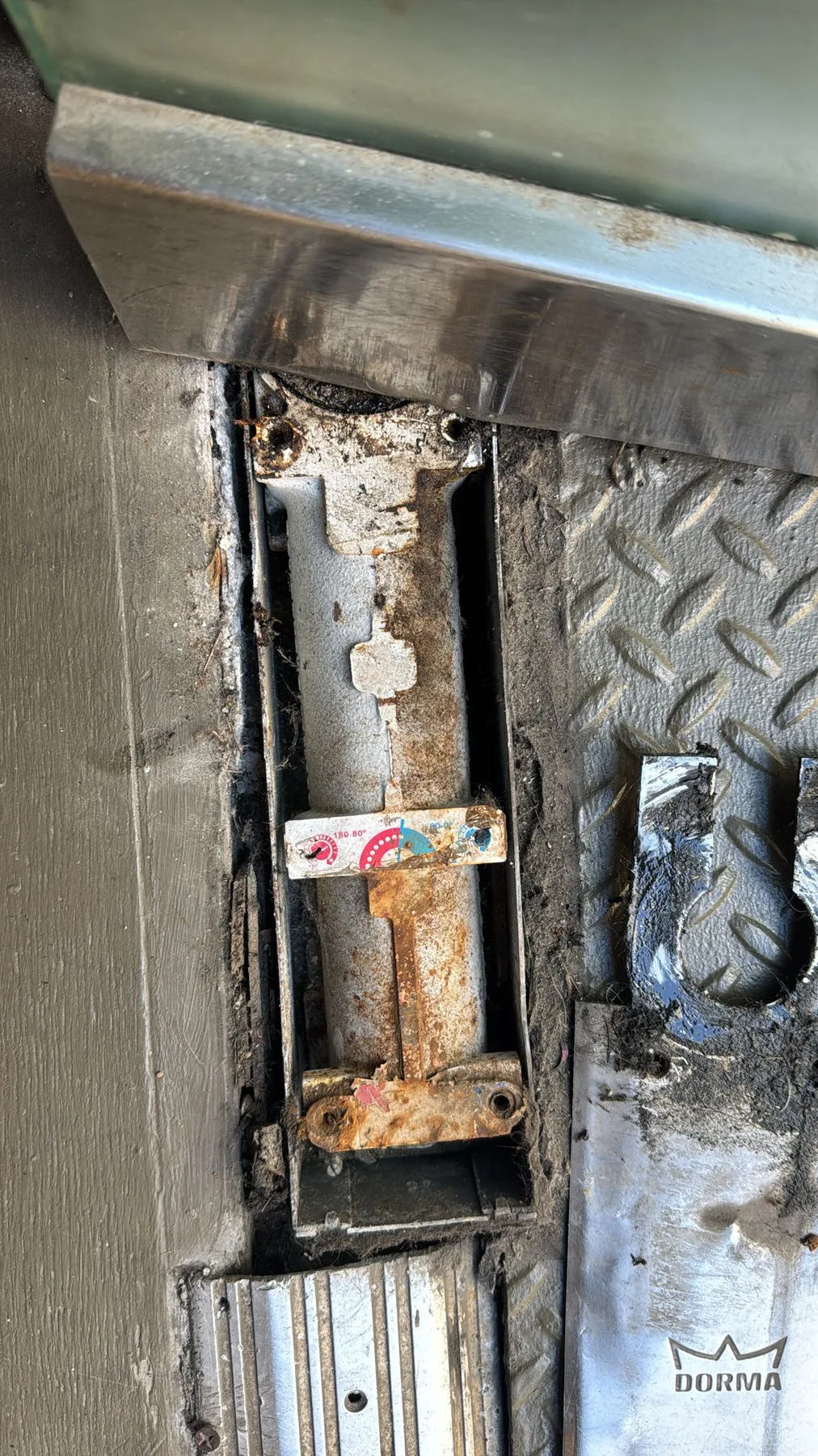 Recessed floor door closer repair