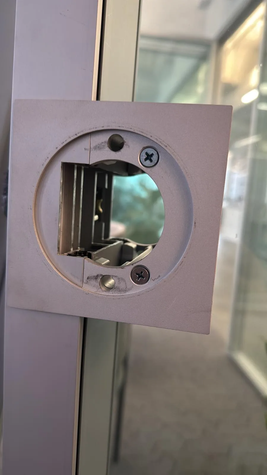Glass door handle opening preparation